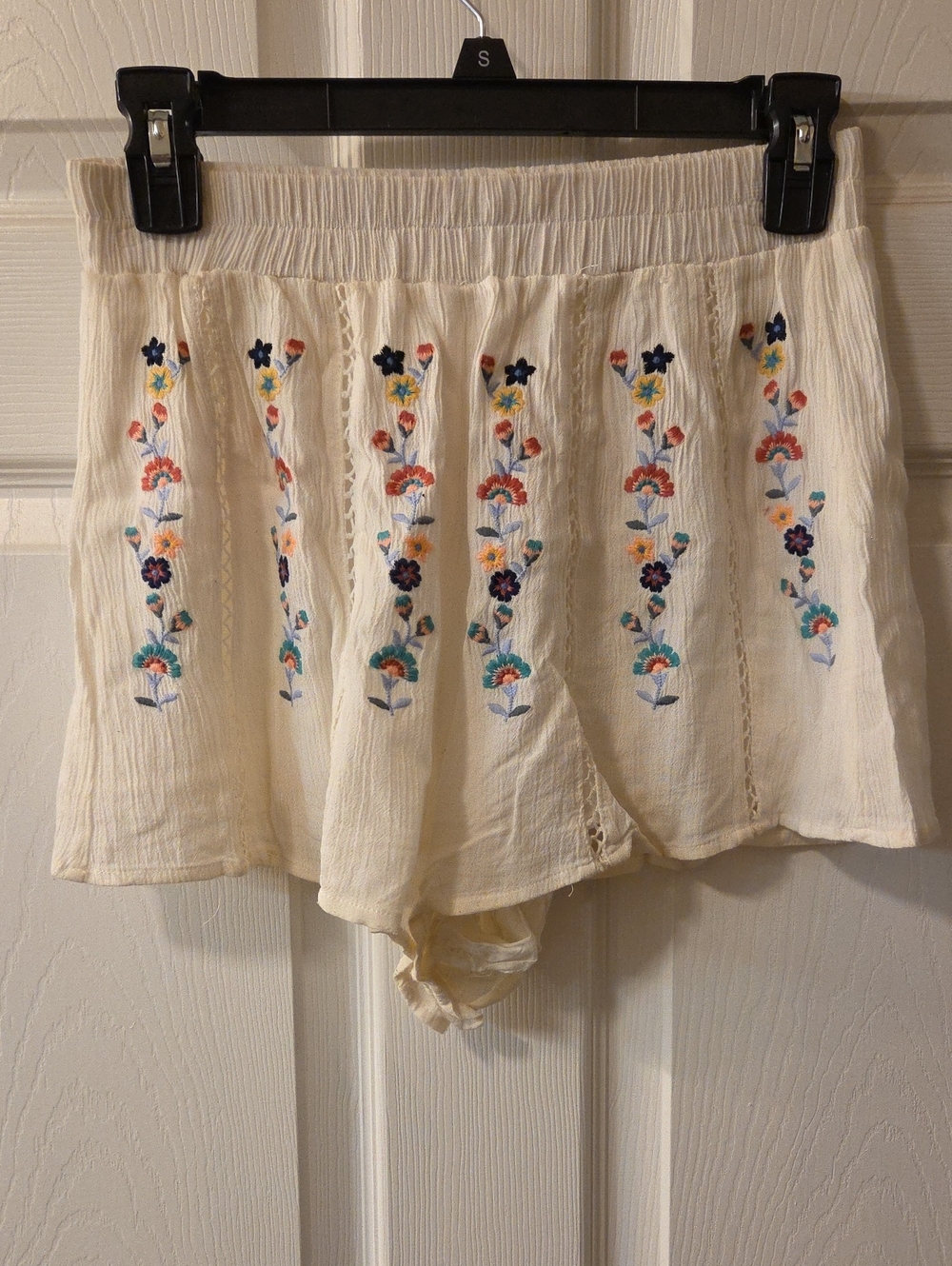 Women’s Cream Embroidered Sleep Shorts